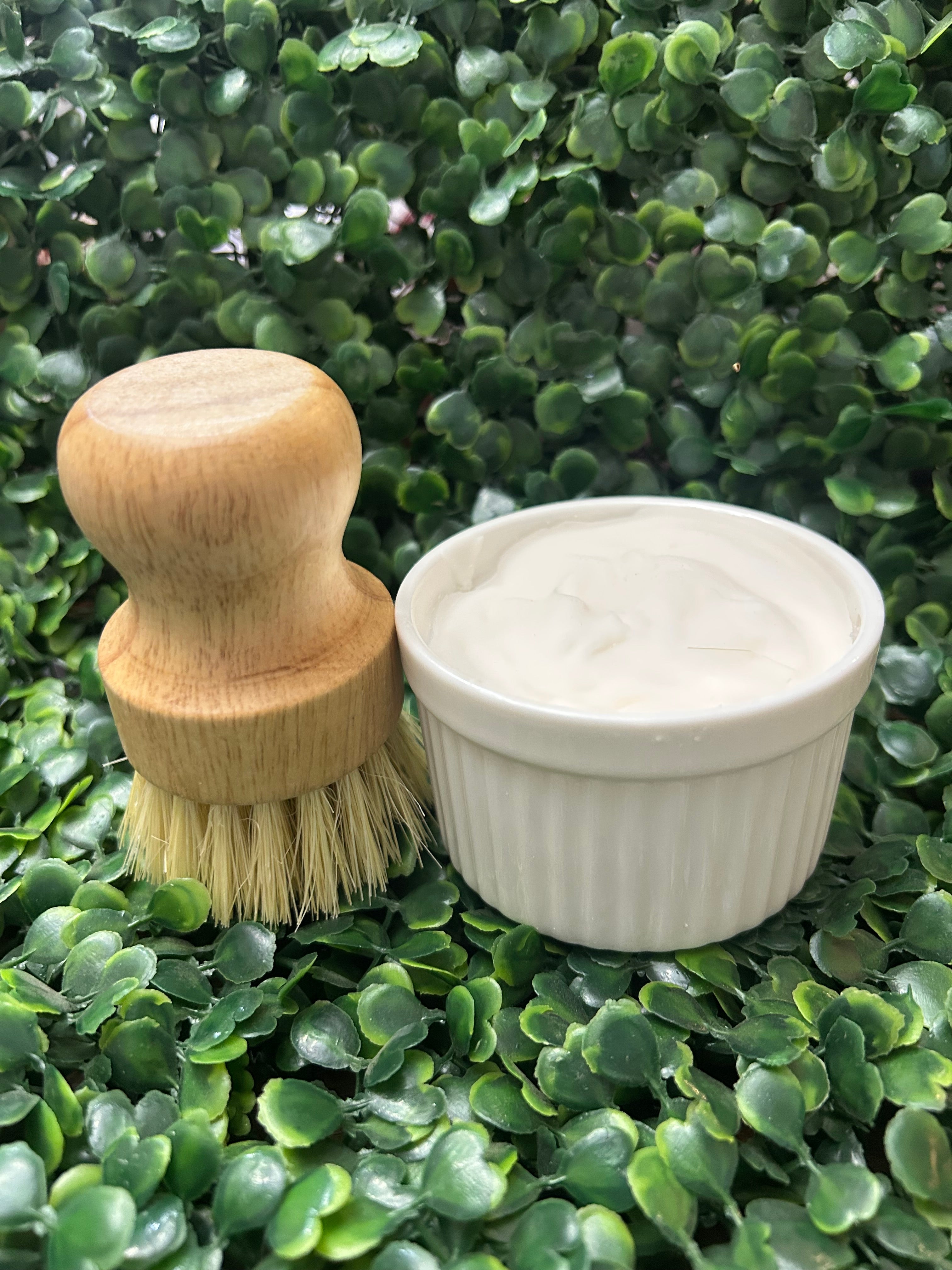 Solid Dish Soap w/brush in white remikin